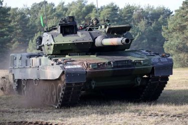 ドイツ軍は最新版のレオパルト2A7V戦車を受け取りました