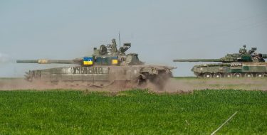 ウクライナのソフトウェアエンジニアがT-80戦車に乗ってロシア軍車両24台を撃破