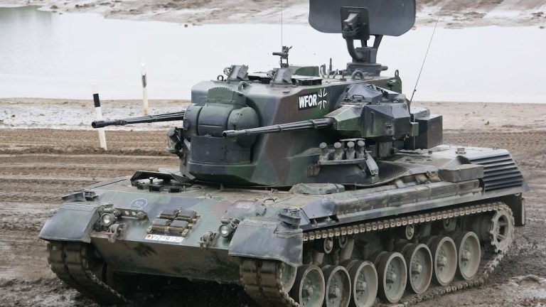 Amazon.co.jp: ウクライナ軍ゲパルト対空戦車塗装済完成車