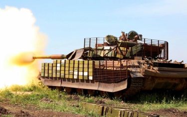 ウクライナ軍のT-64戦車が世界最長の10kmの射撃を成功させる
