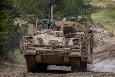 米陸軍の新しい戦場のタクシーAMPV兵員輸送車が配備、今後、M113の退役は加速します
