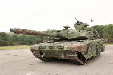 トルコ軍は新しい国産主力戦車アルタイの最初の車両を受け取りました