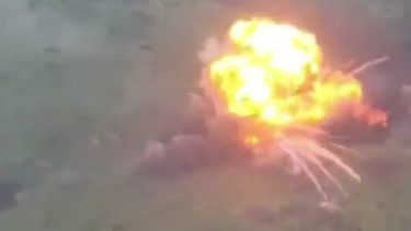 ロシア軍はISISを真似して爆薬満載した戦車爆弾をウクライナ軍陣地に突っ込ませる