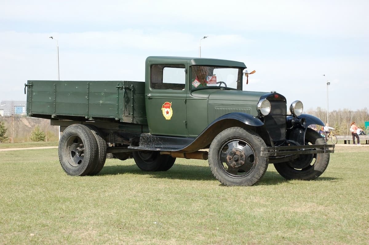 ロシア軍、1930年代のGAZ-AAトラックを最前線に投入│ワールドタンクニュース