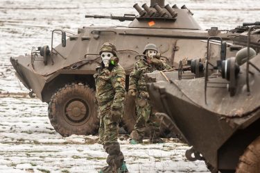 ブルガリア議会、大統領の拒否権を無効化し、ウクライナに100両のBTR-60装甲車を供与