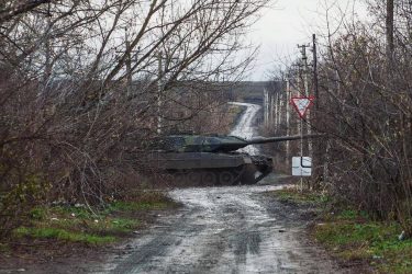 ドイツからウクライナに供与されたレオパルト2A6戦車が全滅寸前