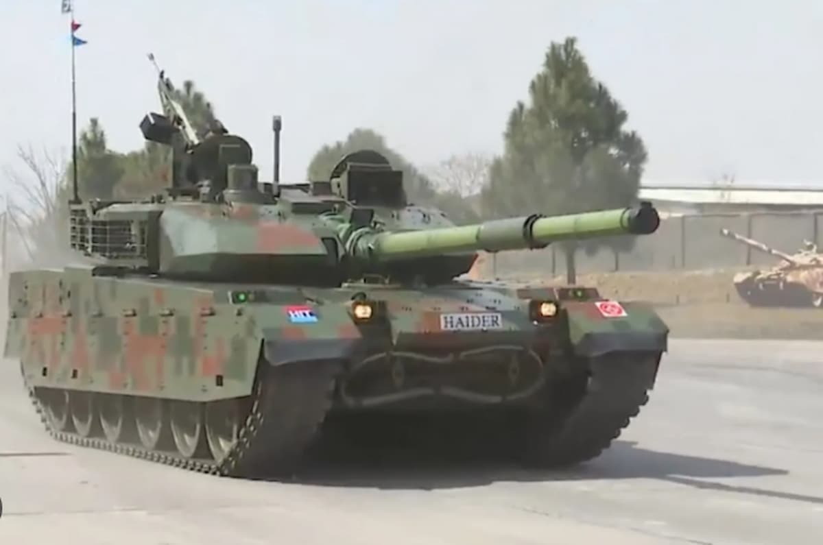 パキスタンが新型主力戦車ハイダーを公開