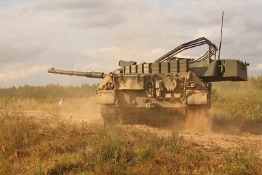 ウクライナ、独自改造したレオパルト1A5戦車を公開