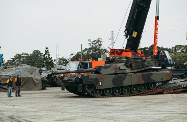 台湾に最初のM1A2Tエイブラムス戦車が到着！中国戦車に対抗できる近代戦車を手に入れる