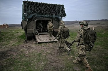 ロシア軍が鹵獲したブラッドレー歩兵戦闘車を配備