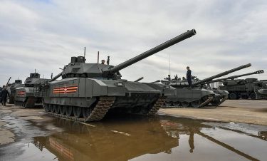 戦勝記念パレードに登場しなかったT-14アルマータ戦車は量産を諦めたのか？