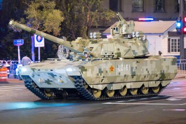 中国人民解放軍の新型中戦車(20式？)が登場