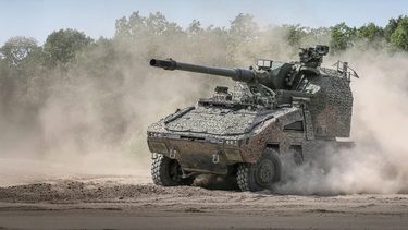 ウクライナに独RCH155初到着！走りながら撃てる次世代自走砲、その実力と課題